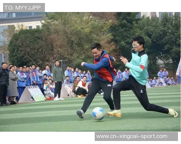 青春男生足球热潮涌动展现拼搏精神与团队合作的魅力